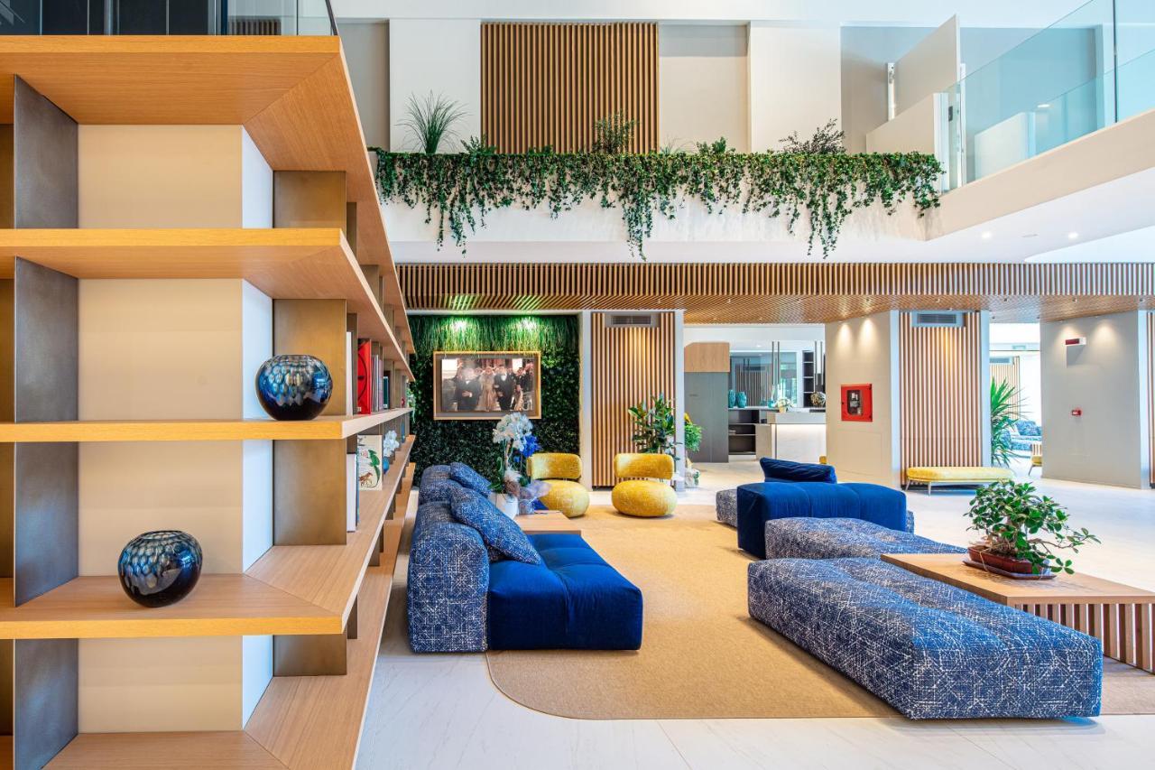 The One Caorle - Hotel & Apartments Esterno foto The lobby of the hotel