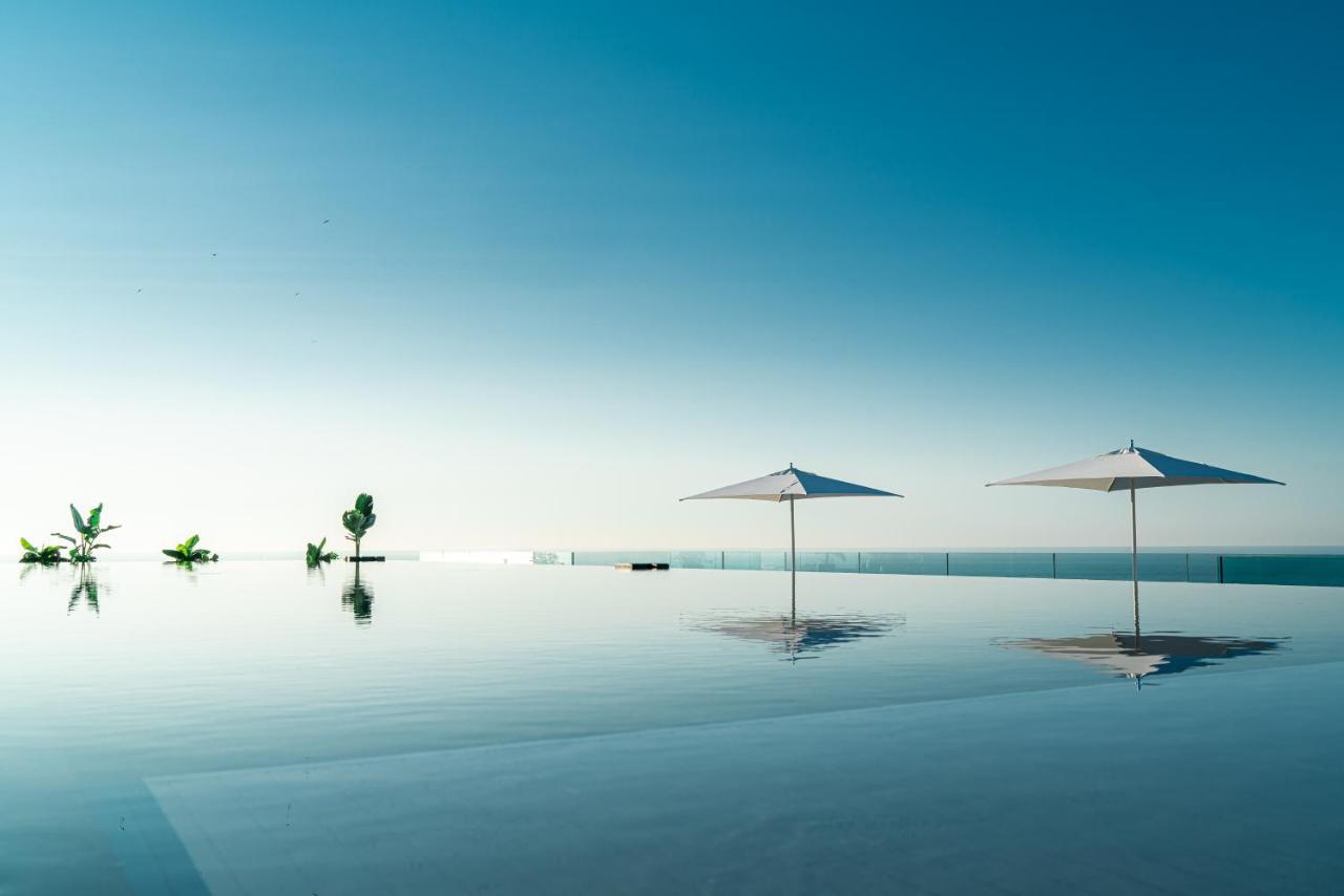 The One Caorle - Hotel & Apartments Esterno foto Infinity pool at the hotel