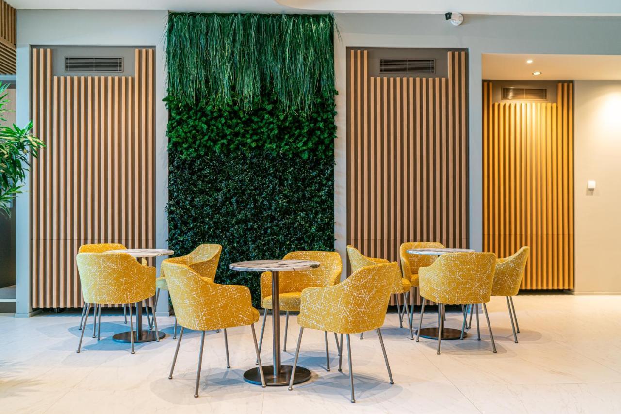 The One Caorle - Hotel & Apartments Esterno foto The interior of the lounge