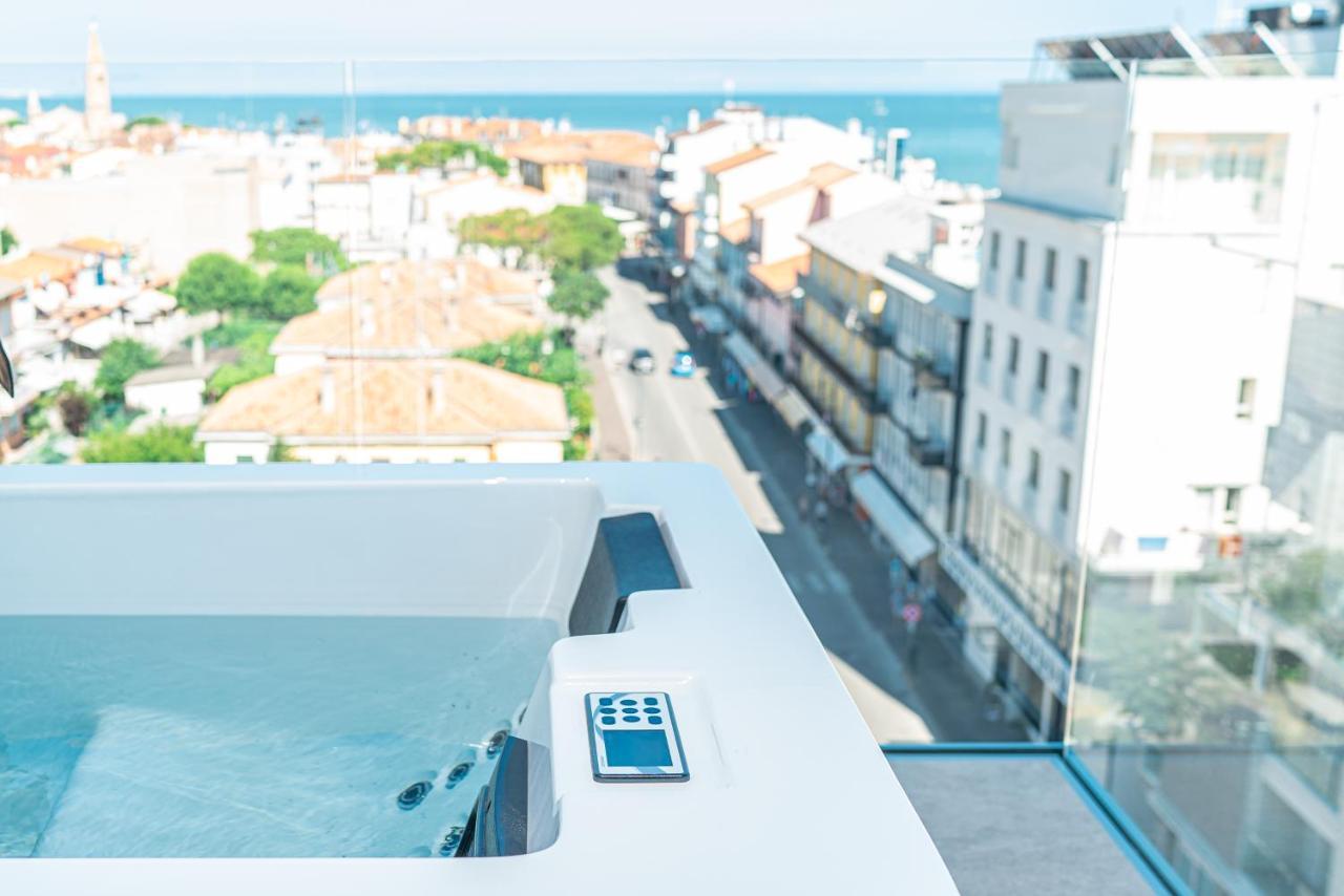 The One Caorle - Hotel & Apartments Esterno foto A remote control for a window air conditioner