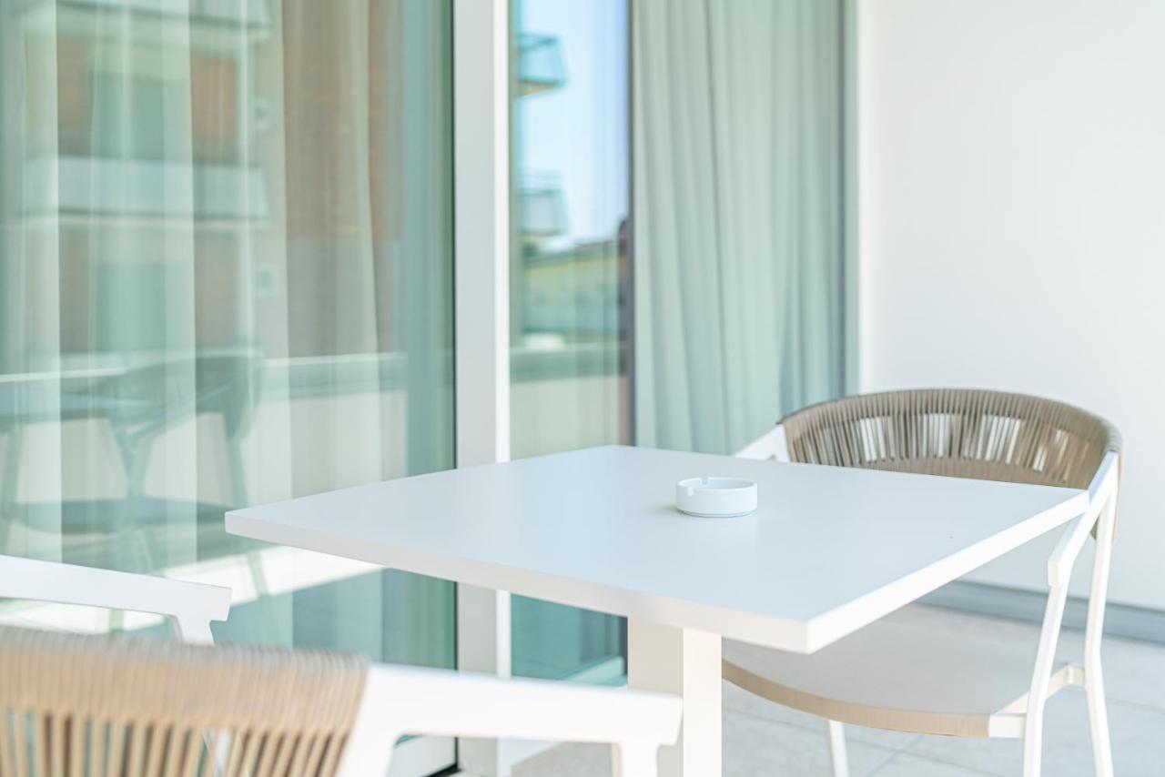 The One Caorle - Hotel & Apartments Esterno foto A balcony at a hotel