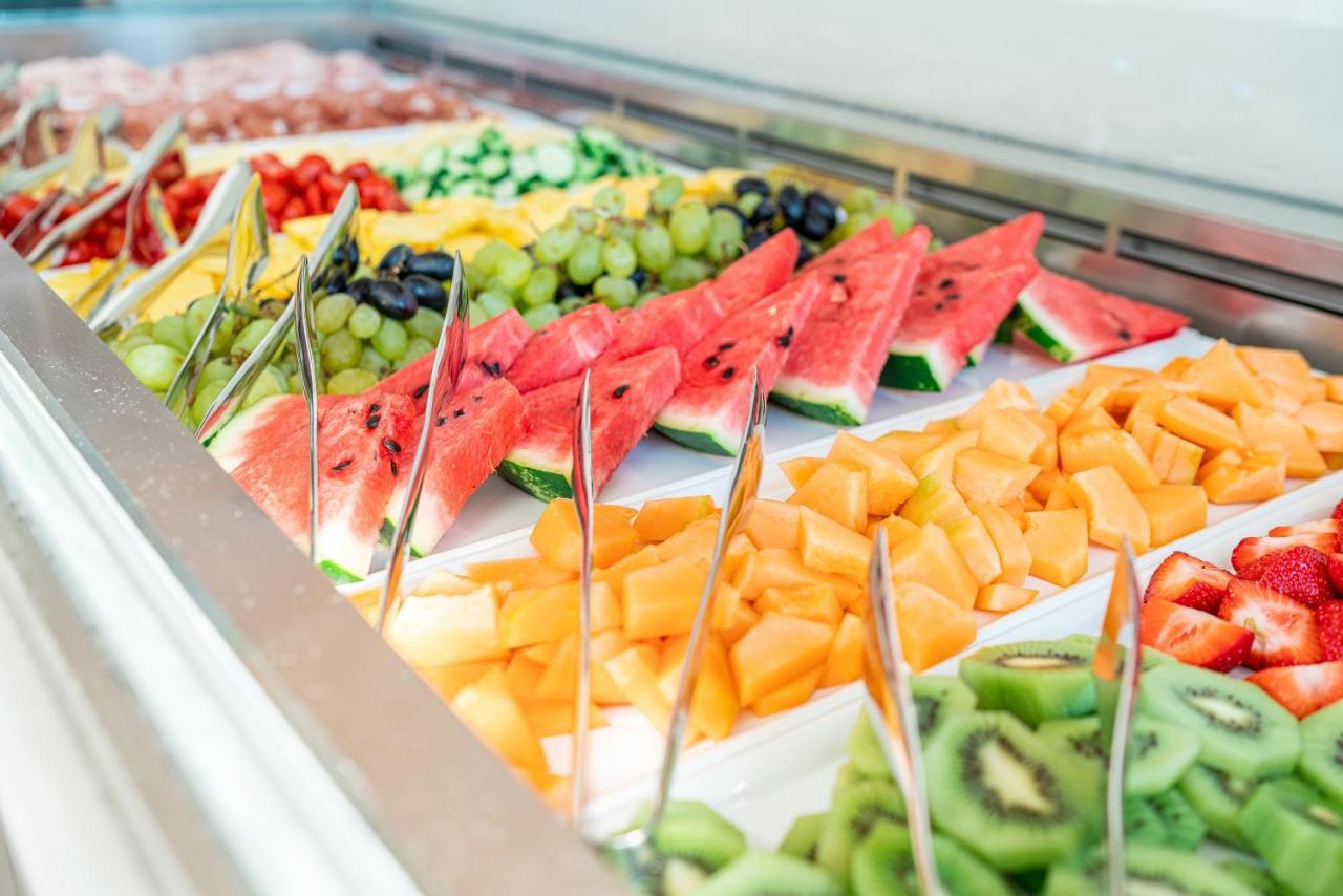 The One Caorle - Hotel & Apartments Esterno foto Fruit salad