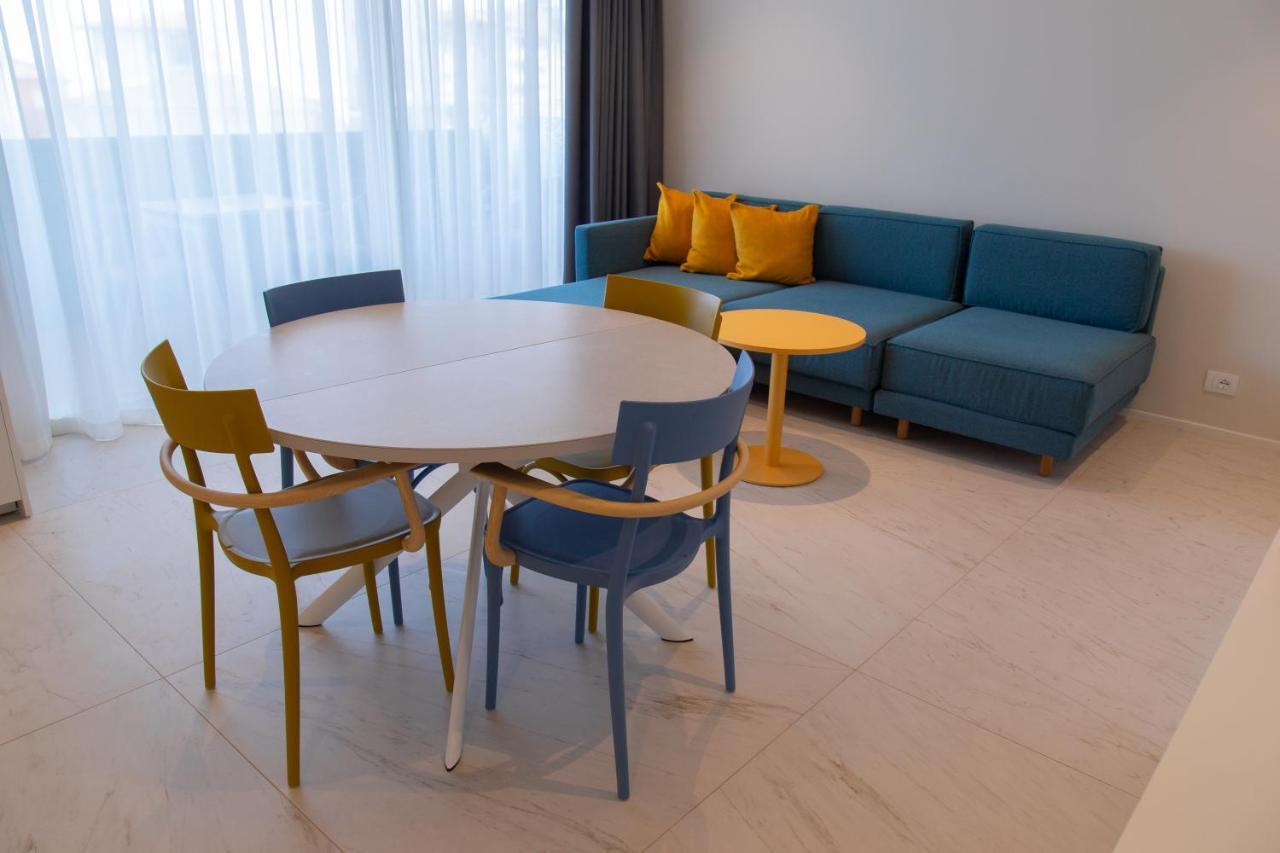 The One Caorle - Hotel & Apartments Esterno foto A living room in a serviced apartment in Berlin, Germany