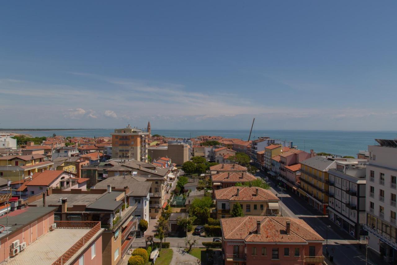 The One Caorle - Hotel & Apartments Esterno foto View of the town