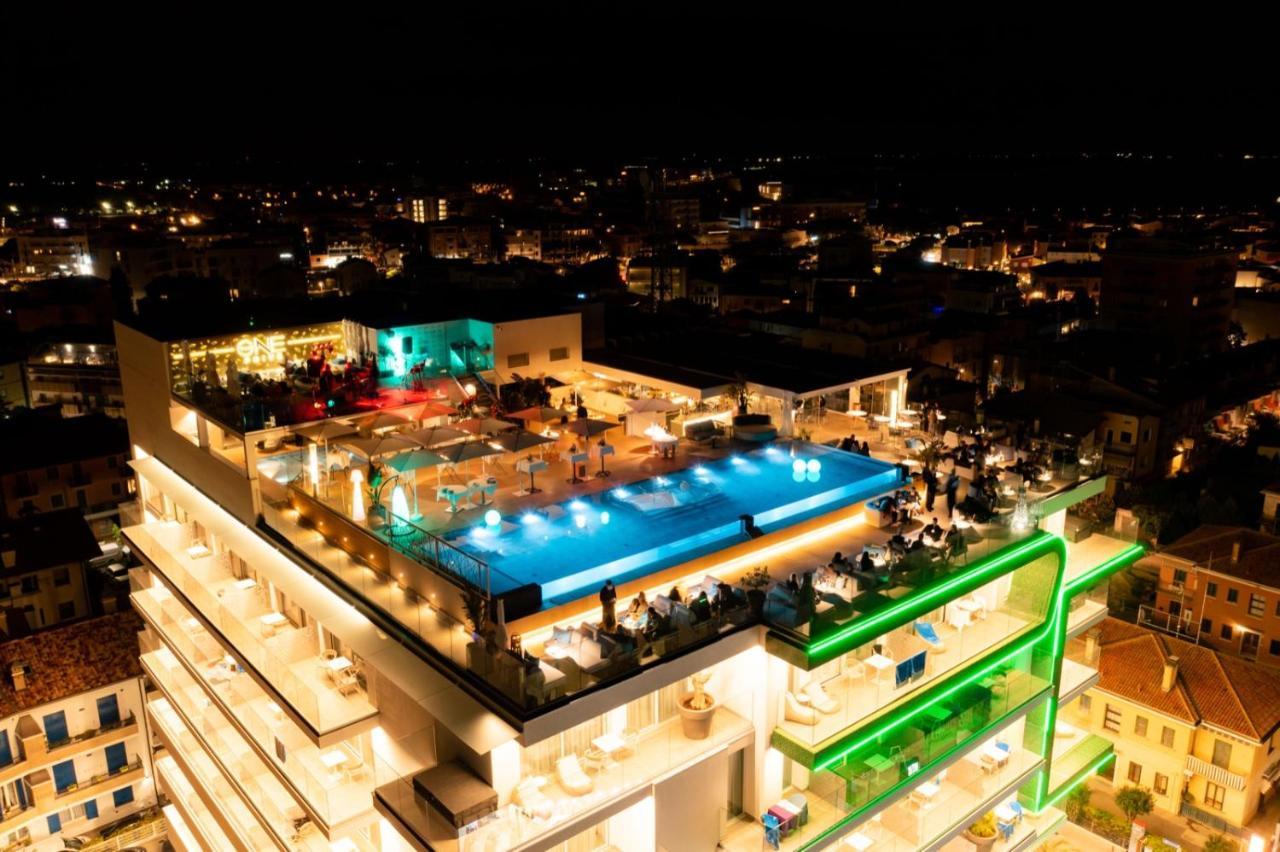 The One Caorle - Hotel & Apartments Esterno foto The Sky Bar