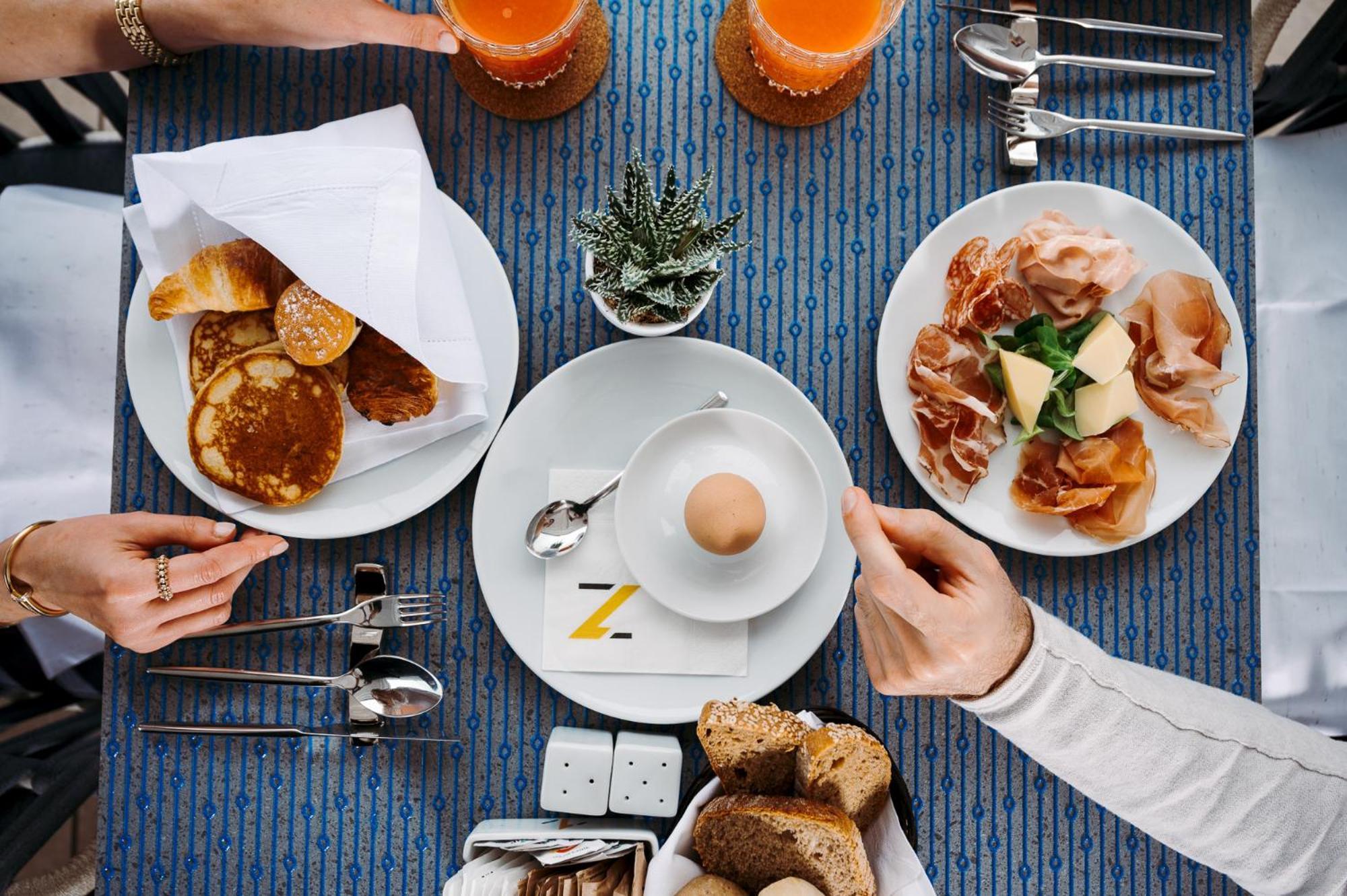 The One Caorle - Hotel & Apartments Esterno foto A typical breakfast in the Netherlands