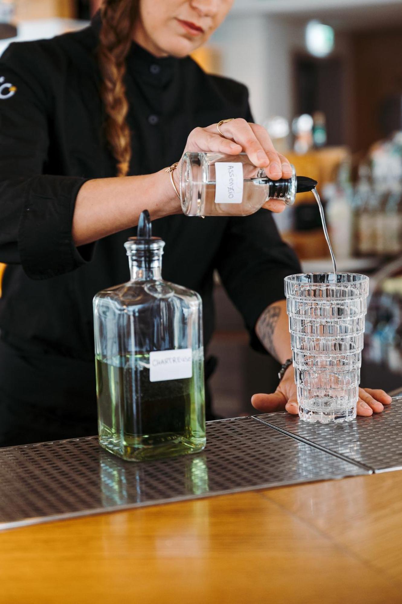 The One Caorle - Hotel & Apartments Esterno foto A bartender pouring absinthe into a glass